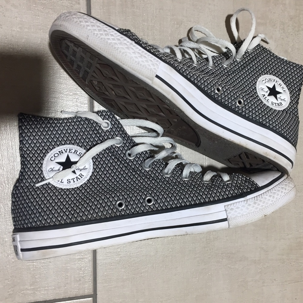 Unisex black and white converse hi top
